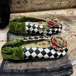 Goody Goody (sold out) Colorful, Gorgeous, Checkered Slippers with Floral Detail